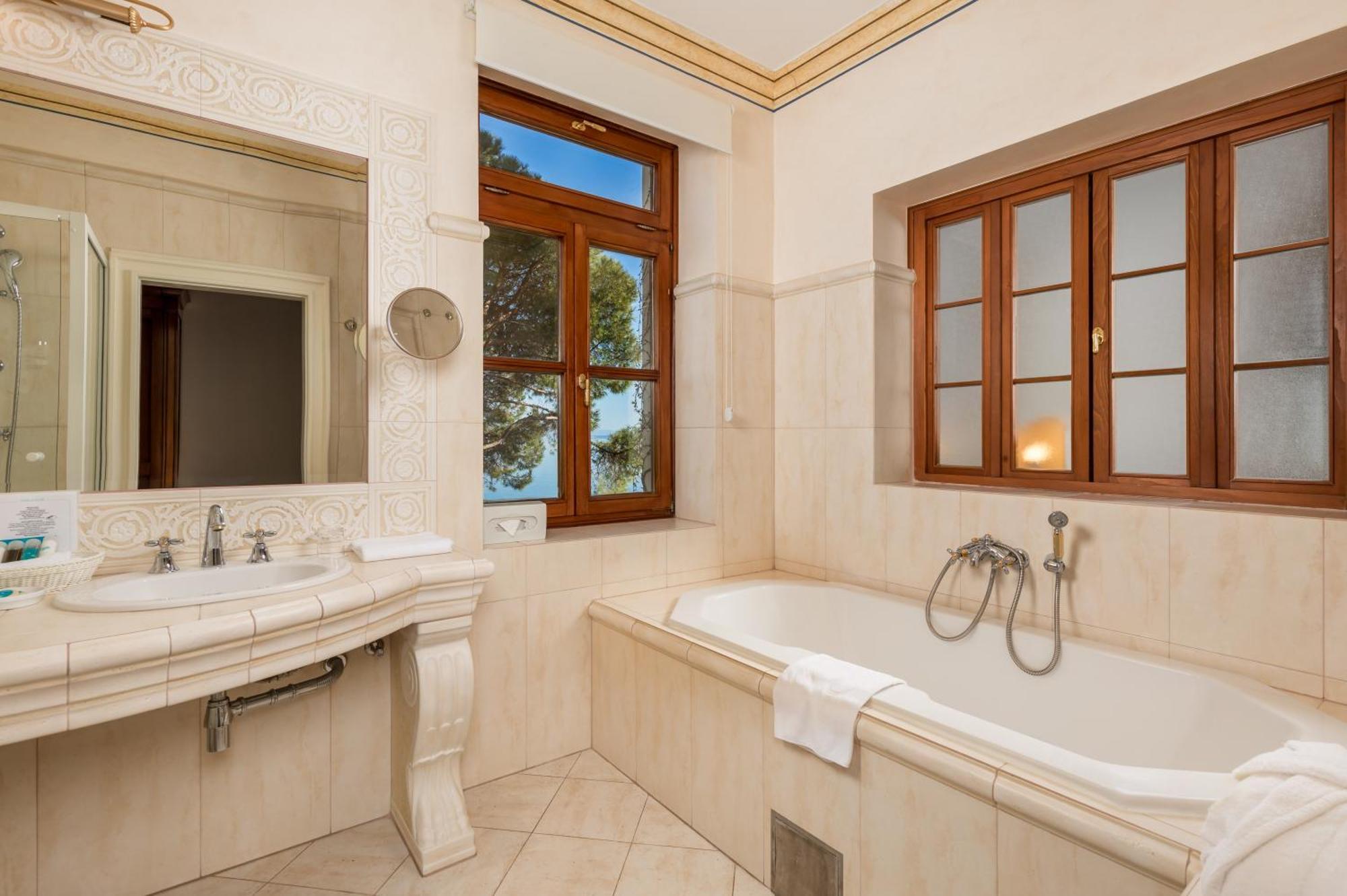 Hotel Miramar Опатия Екстериор снимка
